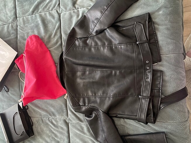 l Beden Pull and bear deri ceket