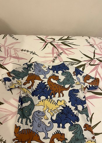 7 Yaş Beden Renkli Dinozor Desenli Erkek Çocuk Tişörtü