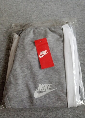 Nike Spor takimi S yeni