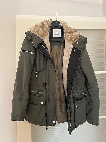 Bershka Haki Mont