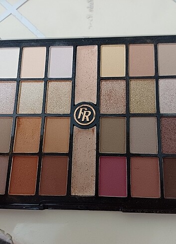 Ruby rose far paleti