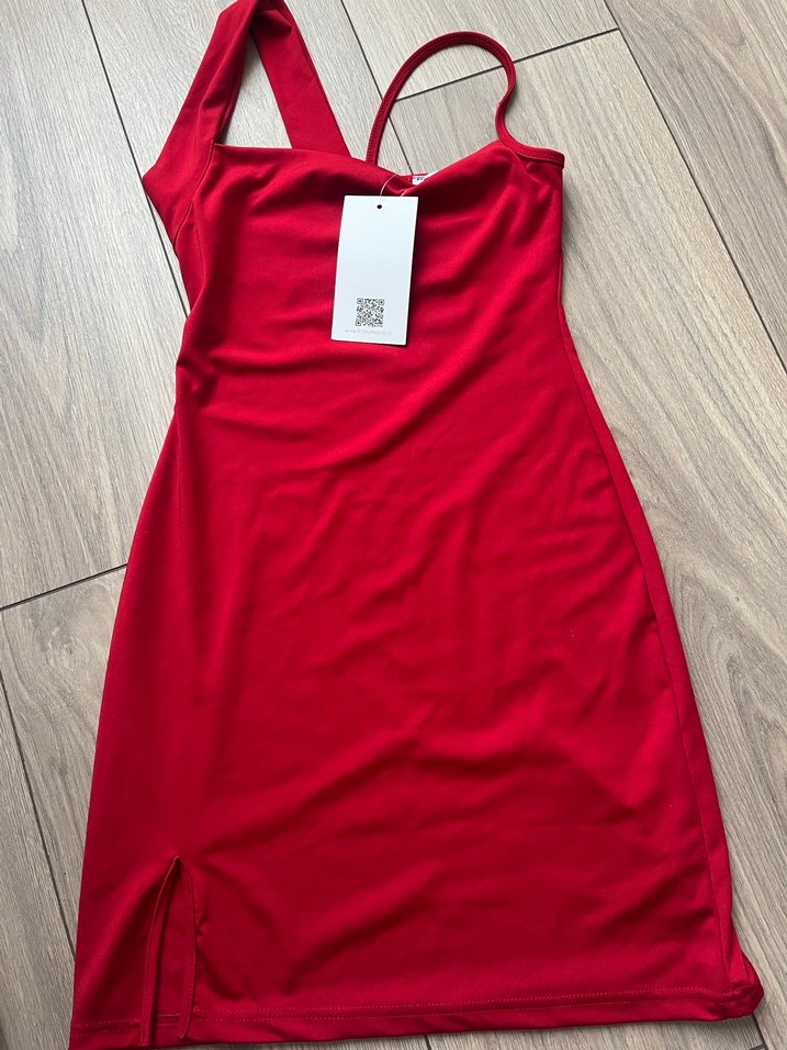 Yırtmaç detaylı kırmızı mini elbise ETİKETLİ - Görsel 2
