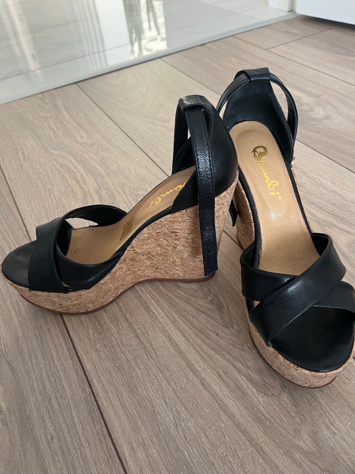 Siyah Tokalı Dolgu Topuklu Kadın Sandalet - Görsel 2