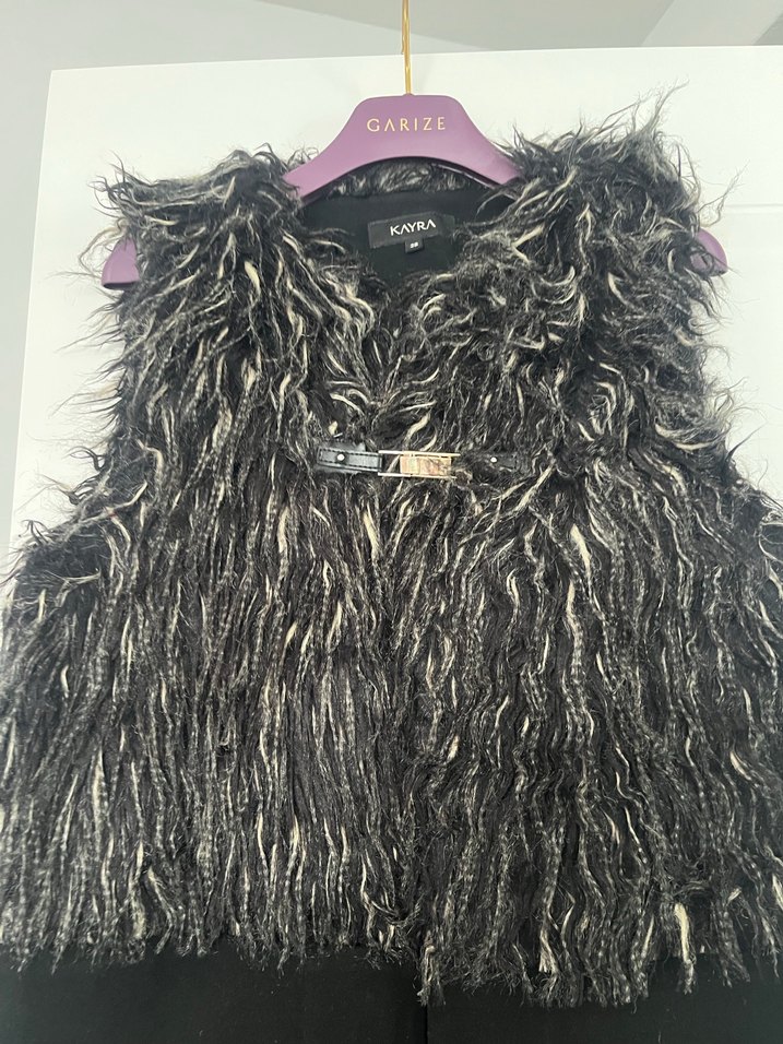 Siyah Uzun Kürklü Kadın Yelek - Görsel 2