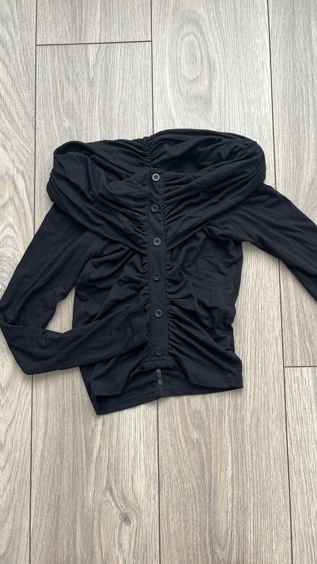 Siyah drape düğme detaylı bluz - Görsel 2