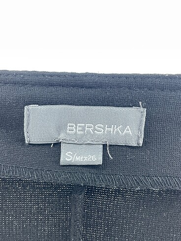 s Beden siyah Renk Bershka Mini Etek %70 İndirimli.