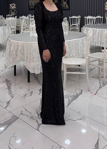 Siyah Kare Yaka Uzun Kollu Parlak Abiye Elbise - Görsel 4