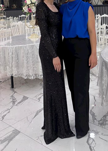 Siyah Kare Yaka Uzun Kollu Parlak Abiye Elbise - Görsel 5