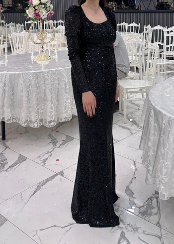 Siyah Kare Yaka Uzun Kollu Parlak Abiye Elbise - Görsel 3