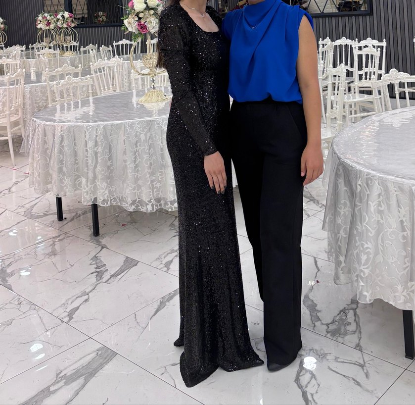 Siyah Kare Yaka Uzun Kollu Parlak Abiye Elbise - Görsel 5