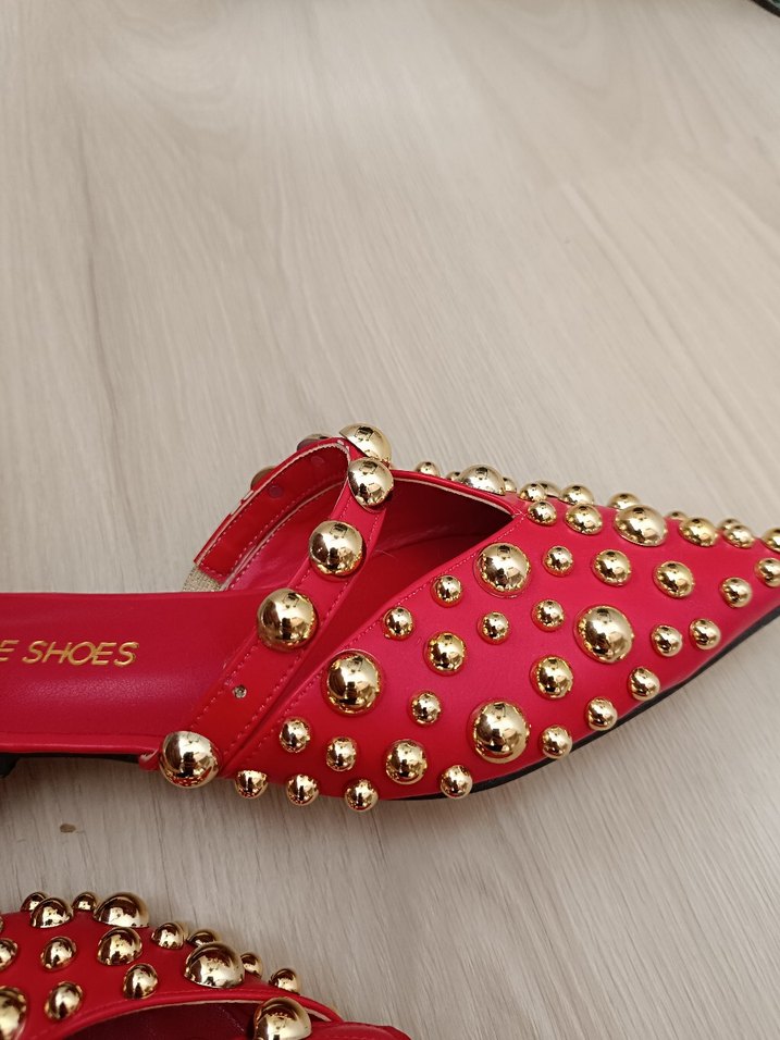 Kırmızı Boncuklu Alçak Topuklu Kadın Terlik - Görsel 4