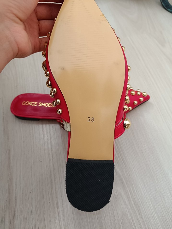 Kırmızı Boncuklu Alçak Topuklu Kadın Terlik - Görsel 5