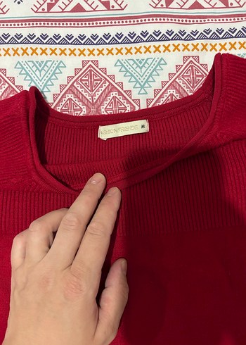 Kırmızı Düğmeli Kadın Triko Kazak - Görsel 2