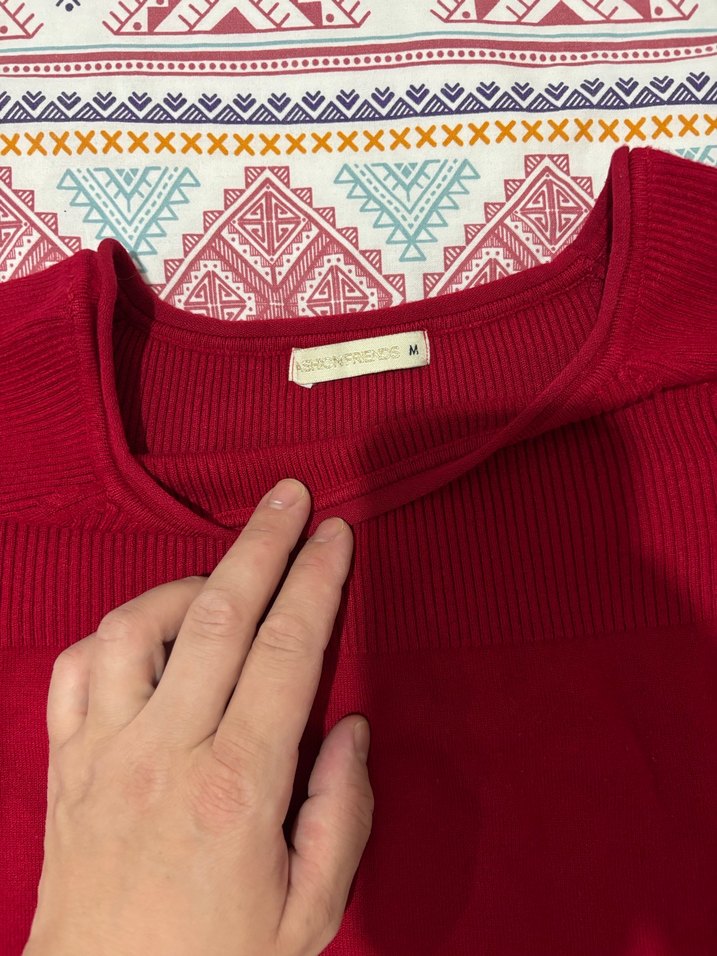 Kırmızı Düğmeli Kadın Triko Kazak - Görsel 2