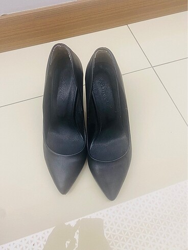 Stiletto siyah ayakkabı