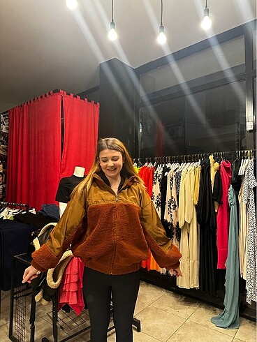 Zara Mont ttt