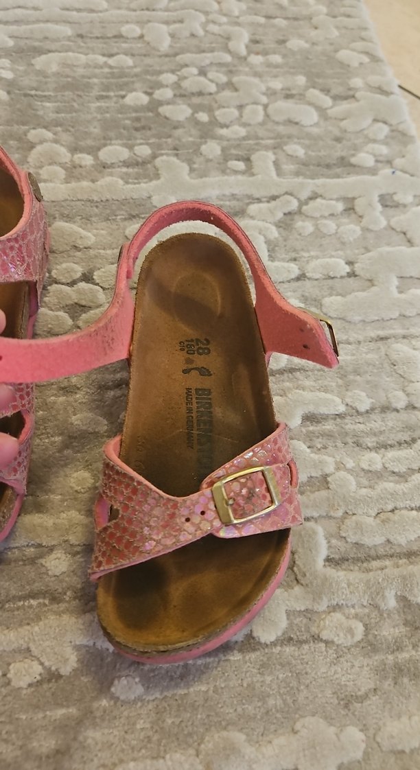 Pembe Parlak Yılan Desenli Kız Sandalet - Görsel 3