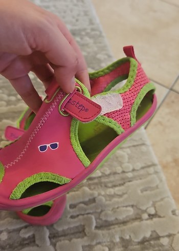 28 Beden Kız Çocuk Pembe Velcro Bantlı Terlik