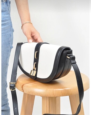 Beden Zara modeli bej /siyah çanta