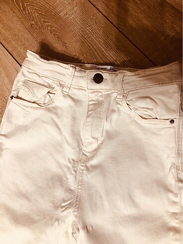 34 Beden beyaz Renk Stradivarius dar paça jean