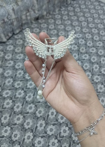 İnci İşlemeli Beyaz Gotik Broş