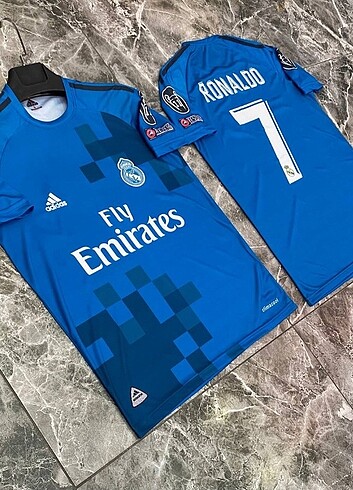 Cristiano Ronaldo efsane retro forması real Madrid 2017 şampiyon