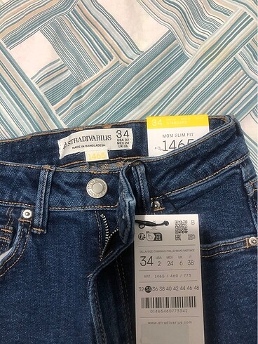 Stradivarius Kot pantolon etiketi uzerinde