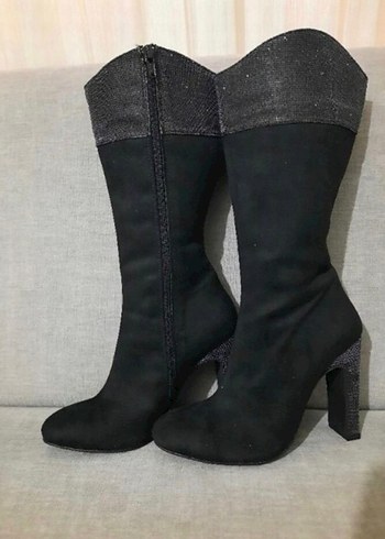 Yılan Desenli Siyah Süet Topuklu Bot - Görsel 2