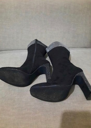 Yılan Desenli Siyah Süet Topuklu Bot - Görsel 4