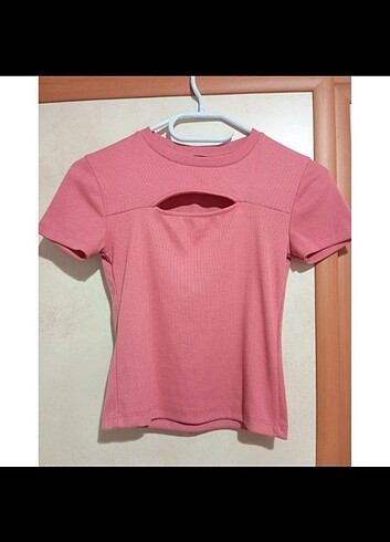 Pembe göğüs detaylı bluz