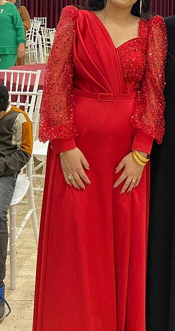 Kırmızı pullu abiye