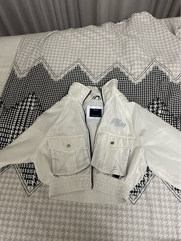 xs Beden beyaz Renk Bershka Ceket