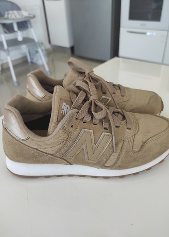 New Balance Bej Süet Kadın Spor Ayakkabı