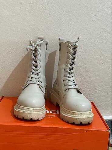 Zara Zara Krem Rengi Deri Kadın Bot