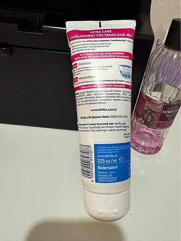 Nivea Nivea Canlandırıcı Yüz Temizleme Jeli Büyük Boy 225 ML