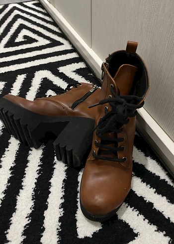 Kahverengi Bağcıklı Platform Topuklu Deri Bot - Görsel 3