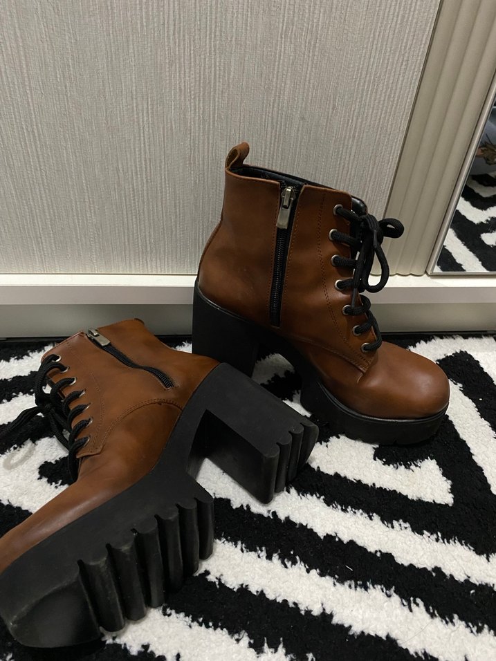 Kahverengi Bağcıklı Platform Topuklu Deri Bot - Görsel 4