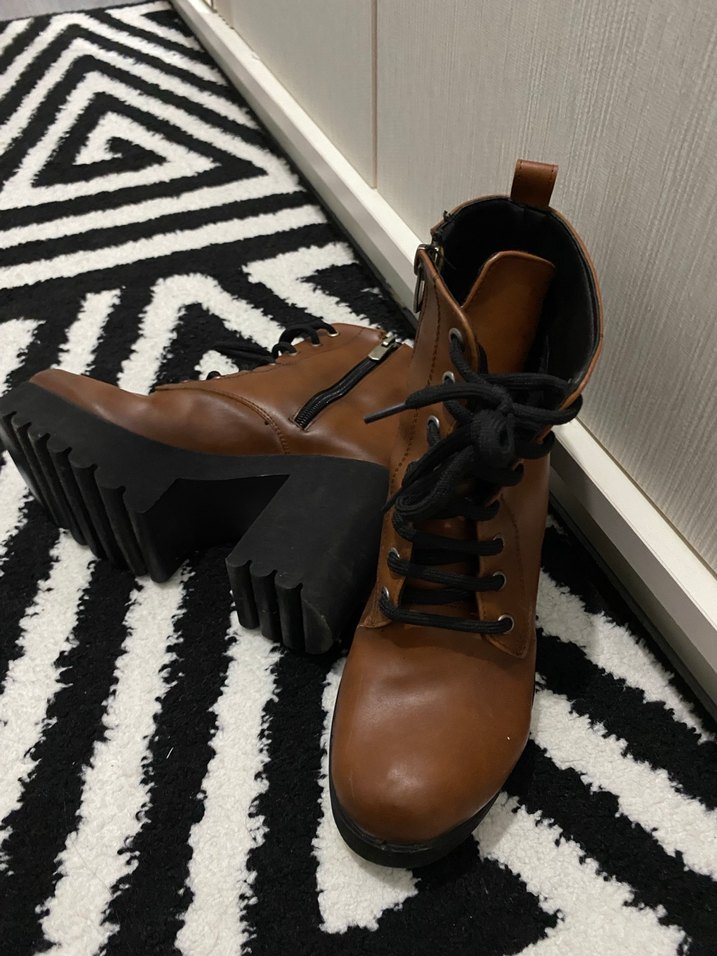 Kahverengi Bağcıklı Platform Topuklu Deri Bot - Görsel 3