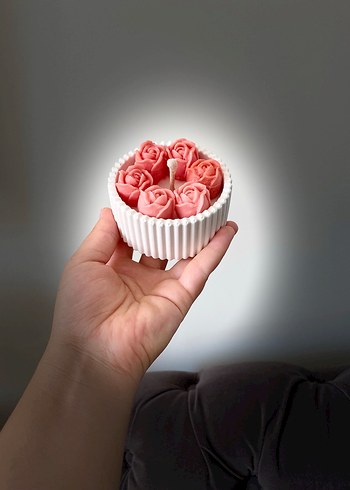 Diğer Pembe Gül Şeklinde Mum ve Beyaz Tutucu