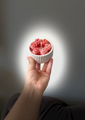 Pembe Gül Şeklinde Mum ve Beyaz Tutucu