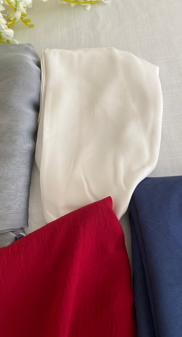 Kırmızı Parlak Kadın Şal - Görsel 4