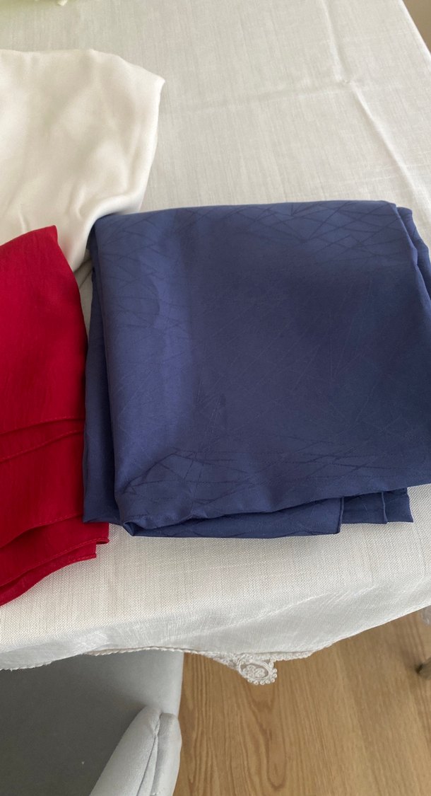 Kırmızı Parlak Kadın Şal - Görsel 3