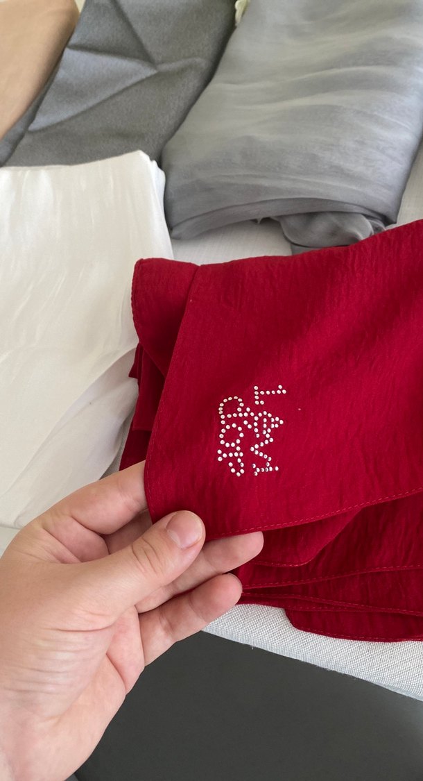 Kırmızı Parlak Kadın Şal - Görsel 2