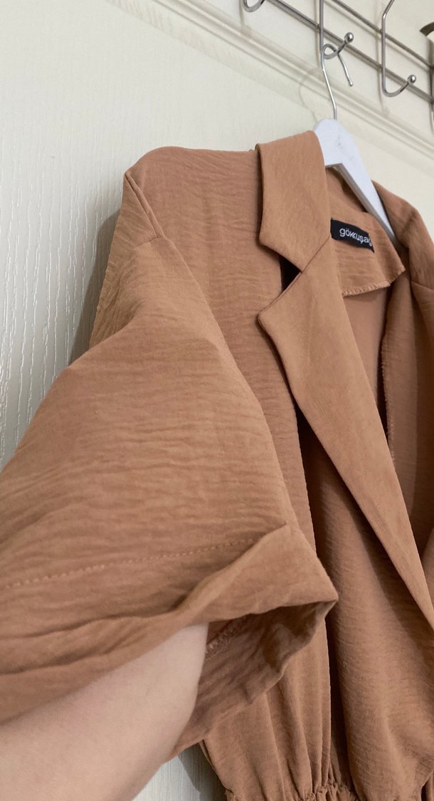 Bej Kısa Kollu Kemerli Kadın Tulum - Görsel 3