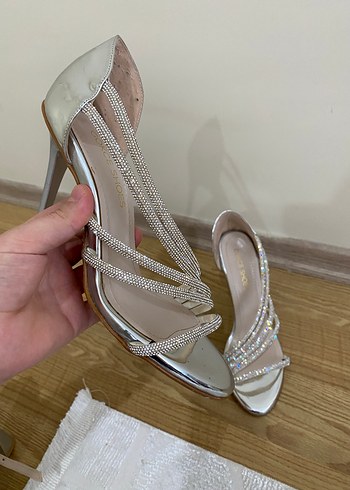 Beyaz Parlak Yılan Desenli İnce Topuklu Abiye Ayakkabı - Görsel 2