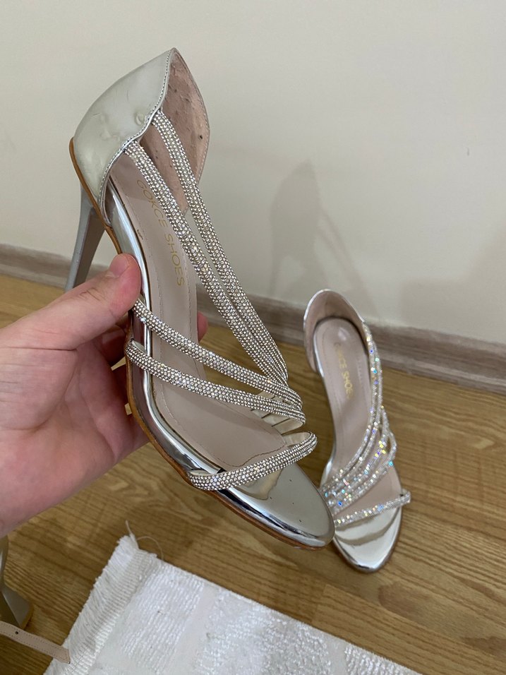 Beyaz Parlak Yılan Desenli İnce Topuklu Abiye Ayakkabı - Görsel 2