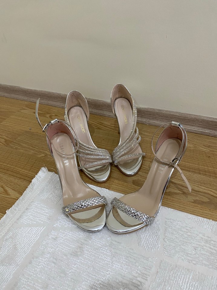 Beyaz Parlak Yılan Desenli İnce Topuklu Abiye Ayakkabı - Görsel 5