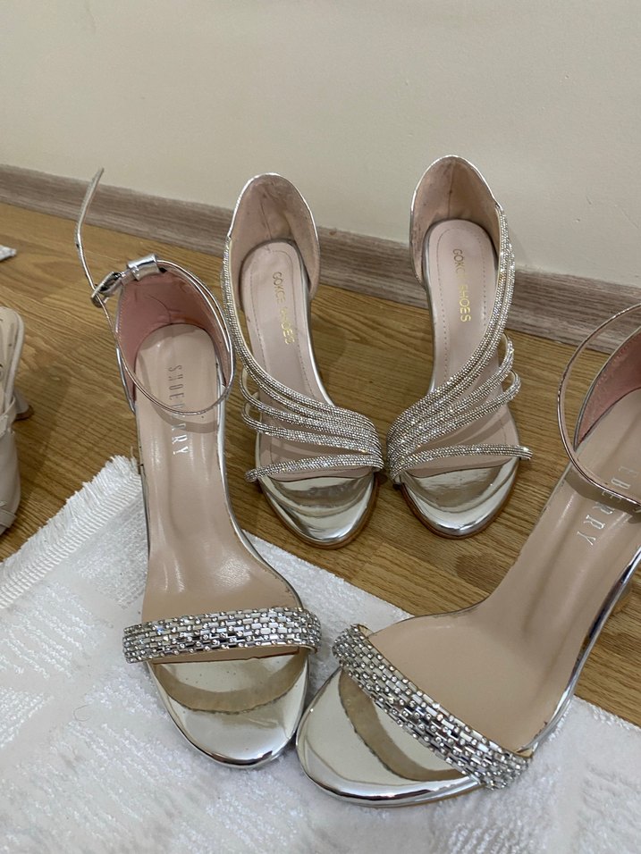 Beyaz Parlak Yılan Desenli İnce Topuklu Abiye Ayakkabı - Görsel 4