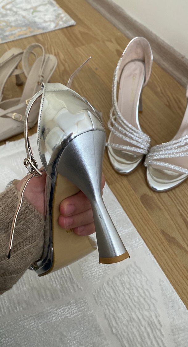 Bej Yılan Desenli Tokalı İnce Topuklu Ayakkabı - Görsel 3