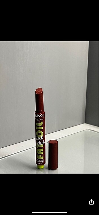nyx fat oil stick click #11 in a mood